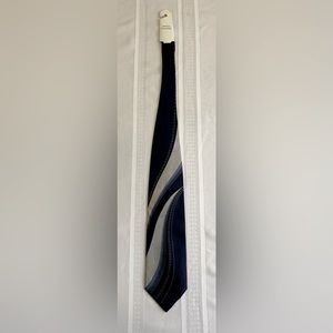 Brand new 100% silk tie